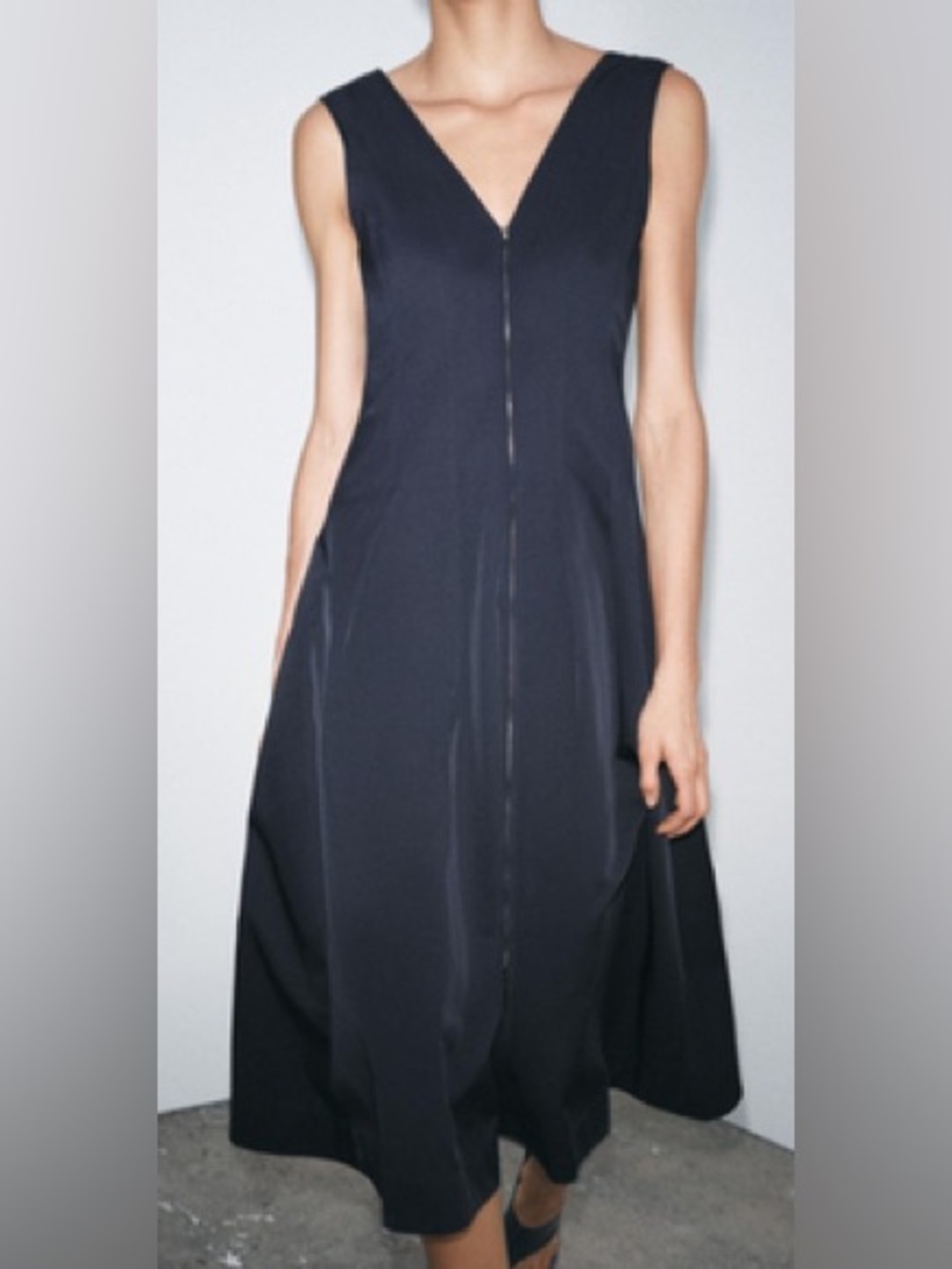 Zara Zip Front Detail Sleeveless V-Neck Midi Dress 💙💙